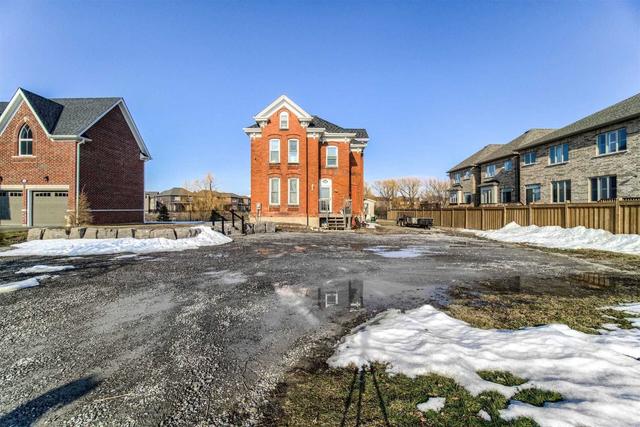 725 Fourth Line, House detached with 3 bedrooms, 4 bathrooms and 8 parking in Milton ON | Image 12