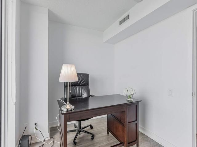 423 - 38 Monte Kwinter Crt, Condo with 2 bedrooms, 1 bathrooms and 0 parking in Toronto ON | Image 2