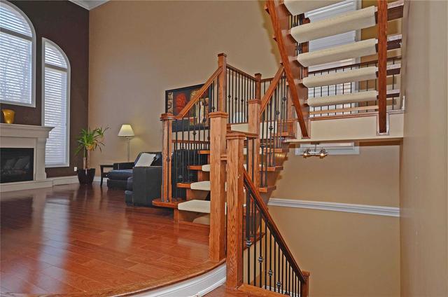 2484 Rideau Dr, House detached with 4 bedrooms, 4 bathrooms and 4 parking in Oakville ON | Image 3
