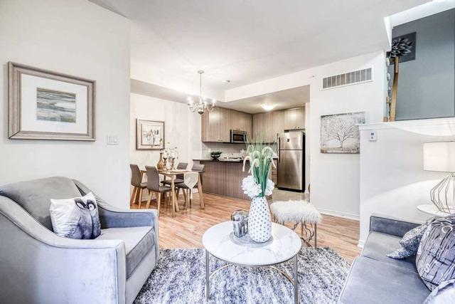 th7 - 21 Coneflower Cres, Townhouse with 3 bedrooms, 3 bathrooms and 1 parking in Toronto ON | Image 3