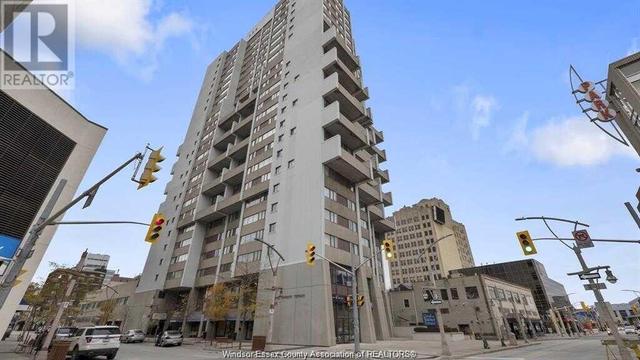 2402 - 380 Pelissier, Condo with 3 bedrooms, 2 bathrooms and null parking in Windsor ON | Image 2