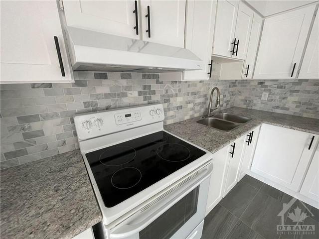 92 Irma Private, Townhouse with 3 bedrooms, 2 bathrooms and 2 parking in Ottawa ON | Image 7