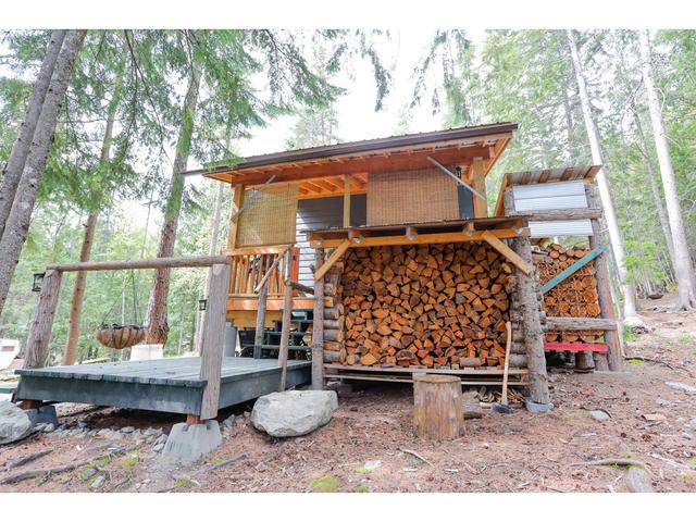 5745 Longbeach Road, House detached with 0 bedrooms, 0 bathrooms and 6 parking in Central Kootenay E BC | Image 6
