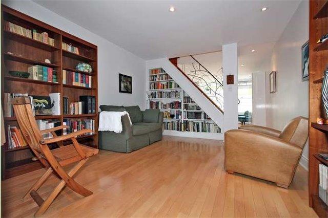 452 Montrose Ave, House detached with 2 bedrooms, 1 bathrooms and 1 parking in Toronto ON | Image 4
