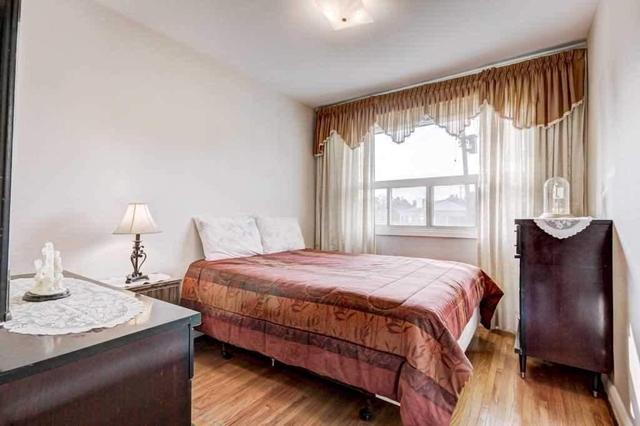 10 Tyne Crt, House detached with 3 bedrooms, 2 bathrooms and 3 parking in Toronto ON | Image 9