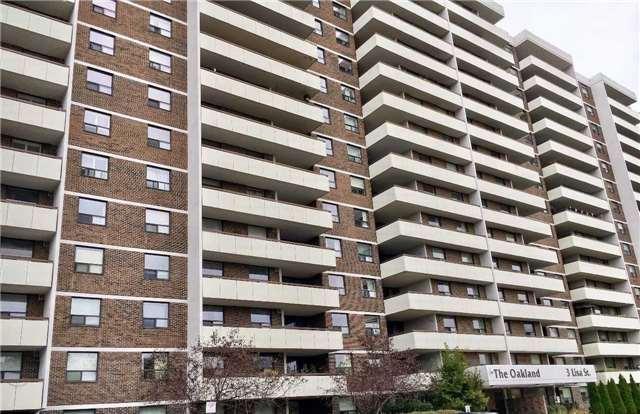 809 - 3 Lisa St, Condo with 3 bedrooms, 2 bathrooms and 1 parking in Brampton ON | Image 1