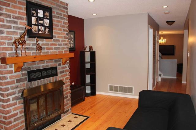 40 Ferguson Pl, House detached with 3 bedrooms, 3 bathrooms and 1 parking in Brampton ON | Image 8