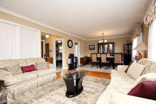 80 Braecrest Ave, House detached with 3 bedrooms, 2 bathrooms and 2 parking in Toronto ON | Image 3