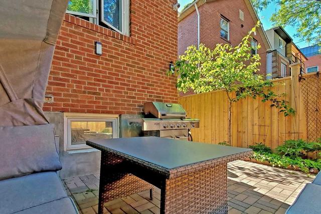 301 Parliament St, House semidetached with 3 bedrooms, 3 bathrooms and 2 parking in Toronto ON | Image 18