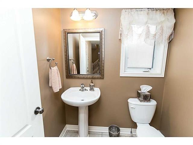 8620 Milomir St, House detached with 3 bedrooms, 3 bathrooms and 4 parking in Niagara Falls ON | Image 8