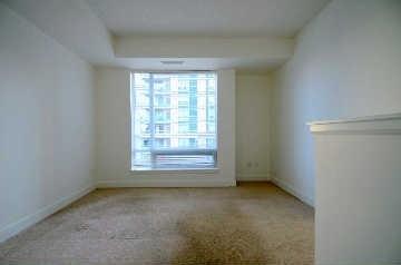 th12 - 23 Sheppard St E, Condo with 3 bedrooms, 2 bathrooms and 1 parking in Toronto ON | Image 7
