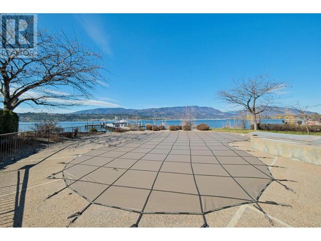 8 - 2368 Abbott Street, House detached with 3 bedrooms, 2 bathrooms and 2 parking in Kelowna BC | Image 7