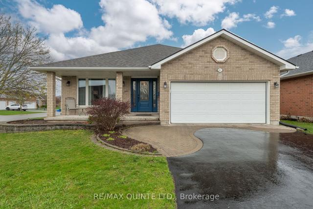 61 Hemlock Cres, House detached with 3 bedrooms, 3 bathrooms and 4 parking in Belleville ON | Image 1