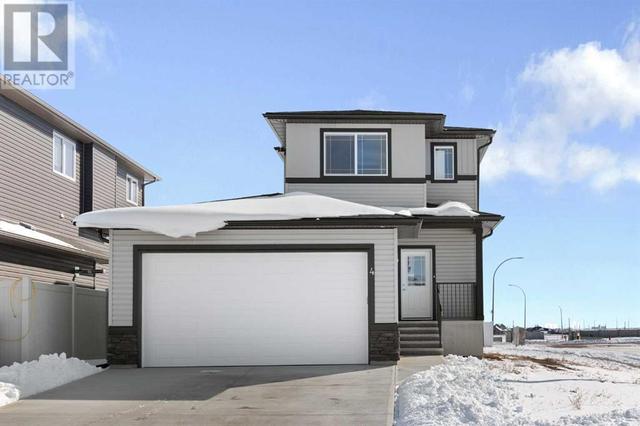 4 Hamptons Crescent Se, House detached with 3 bedrooms, 3 bathrooms and 4 parking in Medicine Hat AB | Image 1