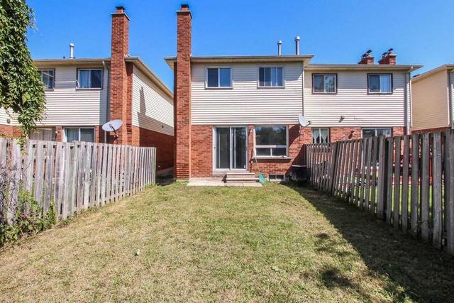 101 Tulip Dr, House attached with 3 bedrooms, 4 bathrooms and 4 parking in Brampton ON | Image 20