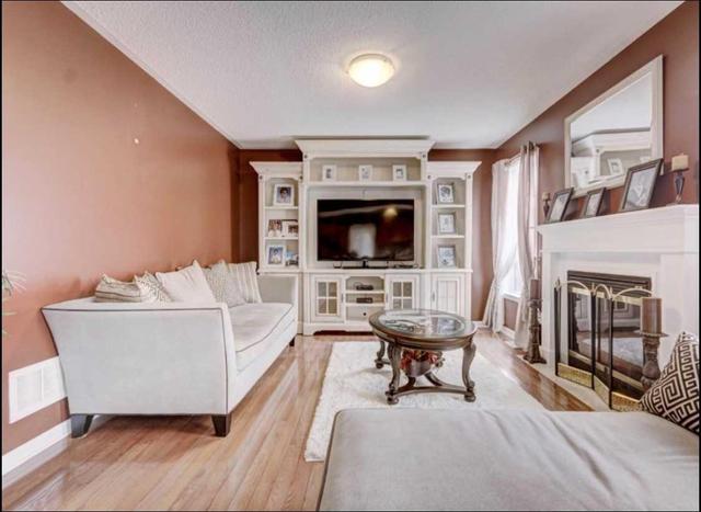 32 Benmore Cres, House detached with 4 bedrooms, 4 bathrooms and 4 parking in Brampton ON | Image 8