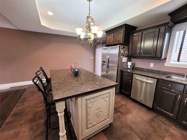 3132 Leisure Cres, House detached with 3 bedrooms, 2 bathrooms and 8 parking in Windsor ON | Image 3