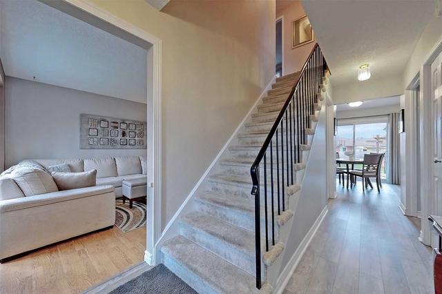 229 Centre St N, House detached with 4 bedrooms, 2 bathrooms and 4 parking in Brampton ON | Image 11