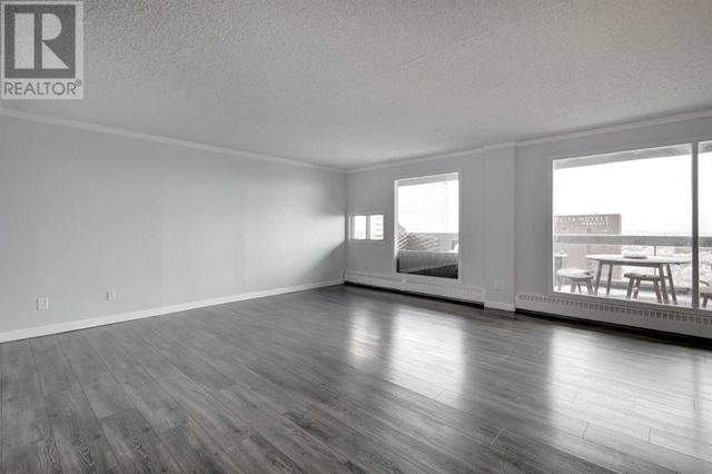 2912, - 221 6 Avenue Se, Condo with 2 bedrooms, 1 bathrooms and null parking in Calgary AB | Image 6