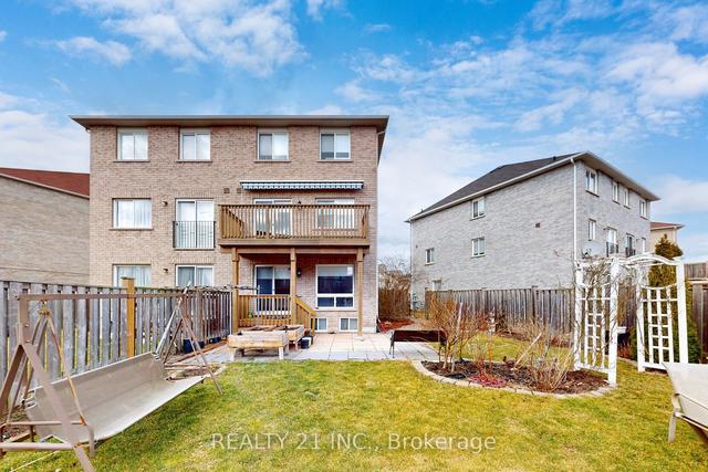 29 Wilkes Cres, House semidetached with 3 bedrooms, 4 bathrooms and 2 parking in Toronto ON | Image 29