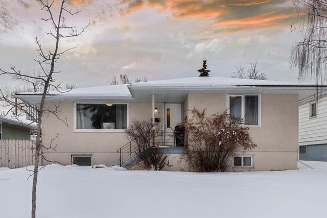 2315 22a Street Nw, House detached with 4 bedrooms, 2 bathrooms and 4 parking in Calgary AB | Image 1