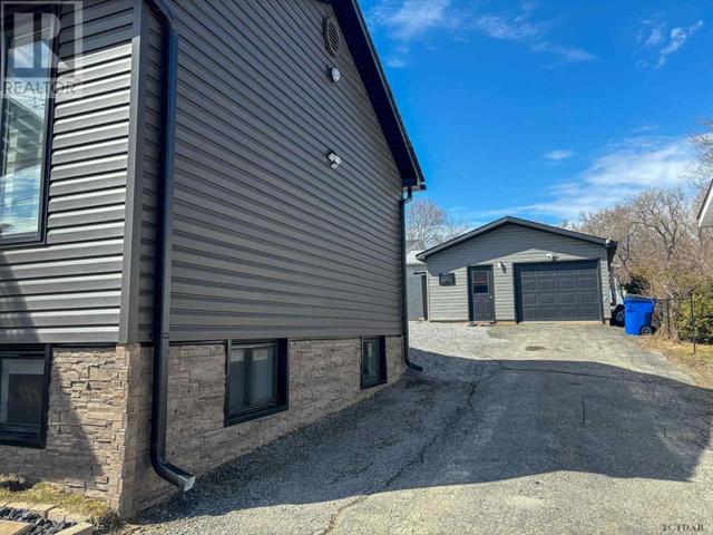214 Georgina Ave, House detached with 2 bedrooms, 2 bathrooms and null parking in Temiskaming Shores ON | Image 4