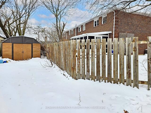 137 Jansen Ave, House attached with 3 bedrooms, 2 bathrooms and 1 parking in Kitchener ON | Image 24