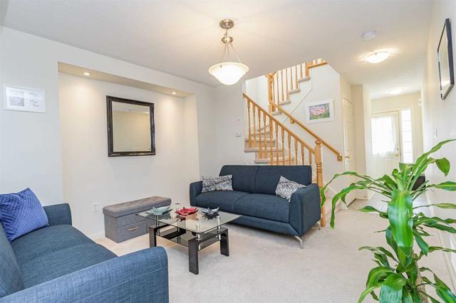11 Senior Cres, House attached with 3 bedrooms, 2 bathrooms and 3 parking in Cambridge ON | Image 4
