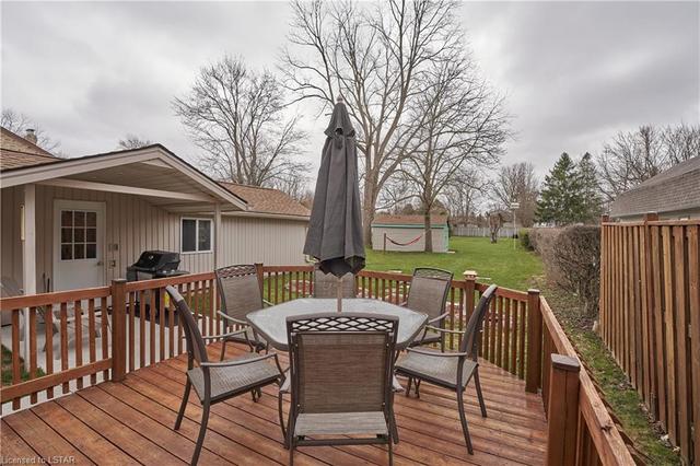 525 Emery Street E, House detached with 2 bedrooms, 2 bathrooms and 5 parking in London ON | Image 35