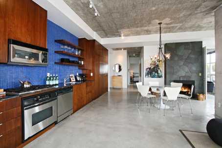 lph 802 - 19 Brant St, Condo with 3 bedrooms, 2 bathrooms and 1 parking in Toronto ON | Image 2