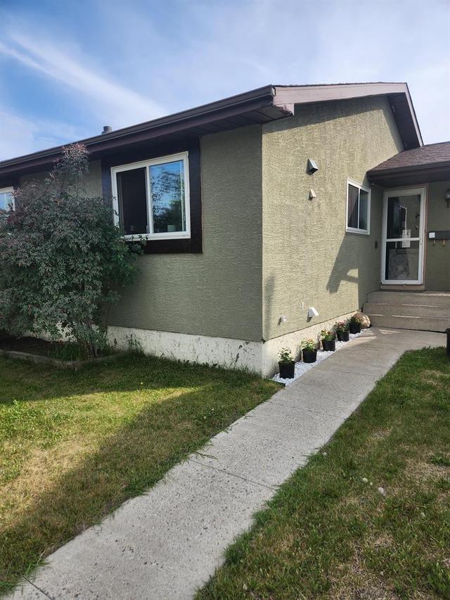 1035 Falworth Road Ne, House detached with 5 bedrooms, 2 bathrooms and 4 parking in Calgary AB | Image 2