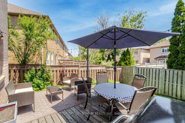 27 Gilgorm Rd, Condo with 3 bedrooms, 3 bathrooms and 2 parking in Brampton ON | Image 8
