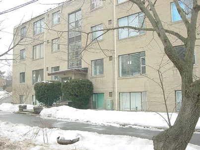 08 - 375 Lakeshore Rd W, Home with 2 bedrooms, 1 bathrooms and null parking in Mississauga ON | Image 3