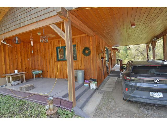 8481 Highway 6, House detached with 5 bedrooms, 2 bathrooms and null parking in Central Kootenay H BC | Image 20