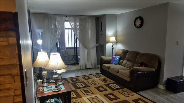 1211 - 25 Kensington Rd, Condo with 2 bedrooms, 2 bathrooms and 1 parking in Brampton ON | Image 7