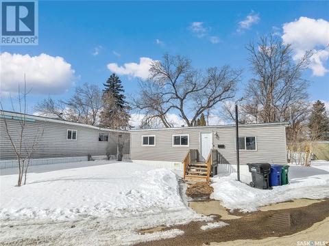 303 - 1524 Rayner Avenue, Home with 3 bedrooms, 1 bathrooms and null parking in Saskatoon SK | Card Image