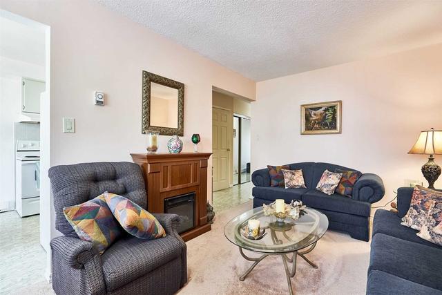 11 Parker Cres, Townhouse with 3 bedrooms, 2 bathrooms and 2 parking in Ajax ON | Image 5