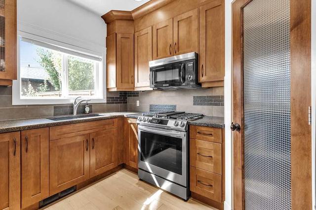 935 43 Street Sw, Home with 3 bedrooms, 3 bathrooms and 2 parking in Calgary AB | Image 17