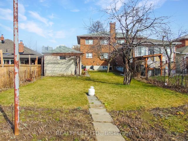 19 Arrowsmith Ave, House semidetached with 3 bedrooms, 2 bathrooms and 5 parking in Toronto ON | Image 10