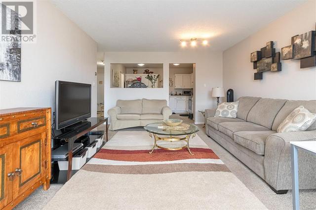 401 - 3240 Glasgow Ave, Condo with 1 bedrooms, 1 bathrooms and 1 parking in Saanich BC | Image 4