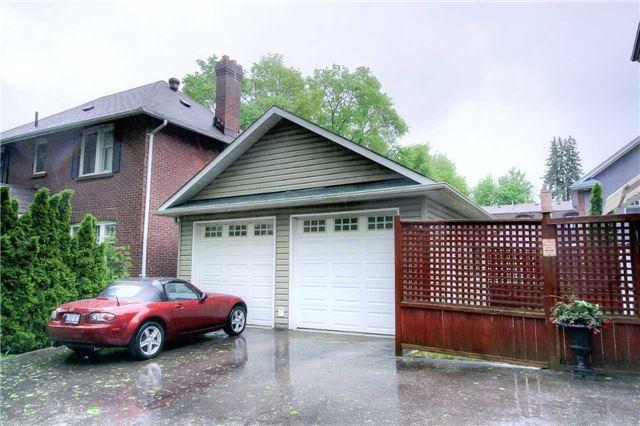 435 Simcoe St N, House detached with 5 bedrooms, 2 bathrooms and 3 parking in Oshawa ON | Image 2