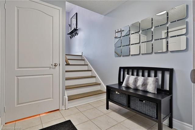 40 Isa Court, House semidetached with 3 bedrooms, 2 bathrooms and 4 parking in Vaughan ON | Image 4