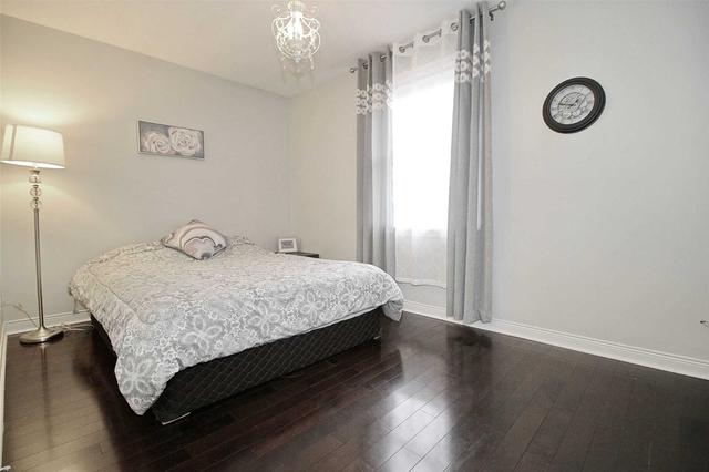 148 Tower Dr, House detached with 3 bedrooms, 2 bathrooms and 6 parking in Toronto ON | Image 4