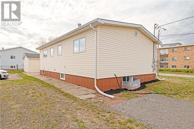 166 Melville St, House detached with 5 bedrooms, 2 bathrooms and null parking in Moncton NB | Image 7