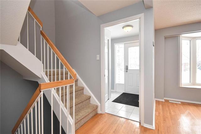 1080 Avignon Court, Home with 3 bedrooms, 3 bathrooms and 2 parking in Ottawa ON | Image 3
