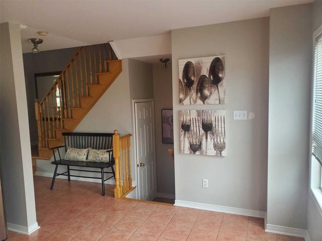 65 Sonoma Blvd, House attached with 2 bedrooms, 3 bathrooms and 2 parking in Vaughan ON | Image 2
