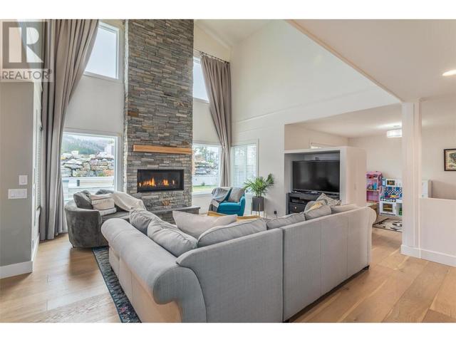 309 Tanager Drive, House detached with 6 bedrooms, 3 bathrooms and 2 parking in Kelowna BC | Image 18