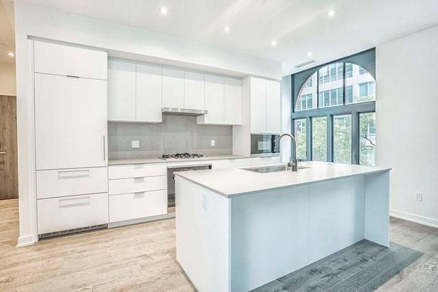 305 - 22 Lombard St, Condo with 2 bedrooms, 2 bathrooms and 1 parking in Toronto ON | Image 2