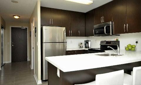 404 - 3 Michael Power Pl, Condo with 1 bedrooms, 2 bathrooms and 1 parking in Toronto ON | Image 2