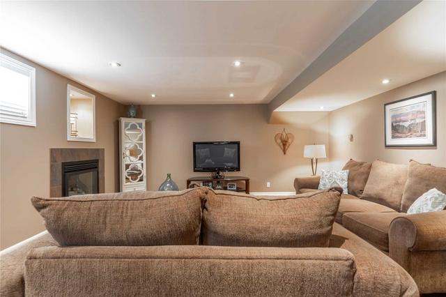 2322 Canterbury Cres, House detached with 2 bedrooms, 3 bathrooms and 5 parking in Pickering ON | Image 18